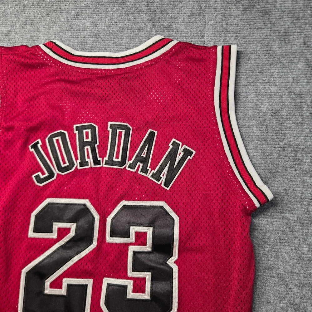 Vintage Nike Chicago Bulls Michael Jordan 23 Jersey Red Mesh NBA Mens Small Y2K